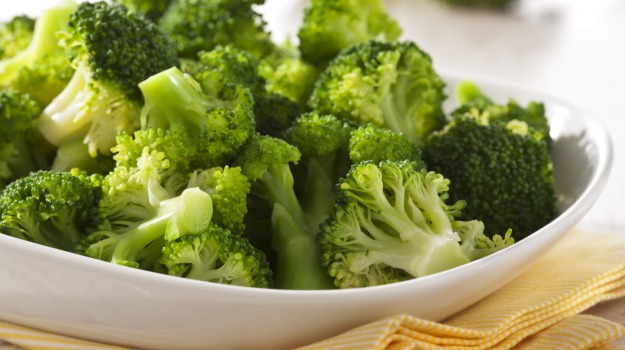 Abnehmen - Brokkoli enthalten kaum Kalorien und sind trotzdem füllend